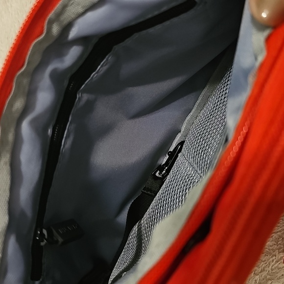 Ihkwip Red Zig Zag Convertible Bag - Picture 5 of 11